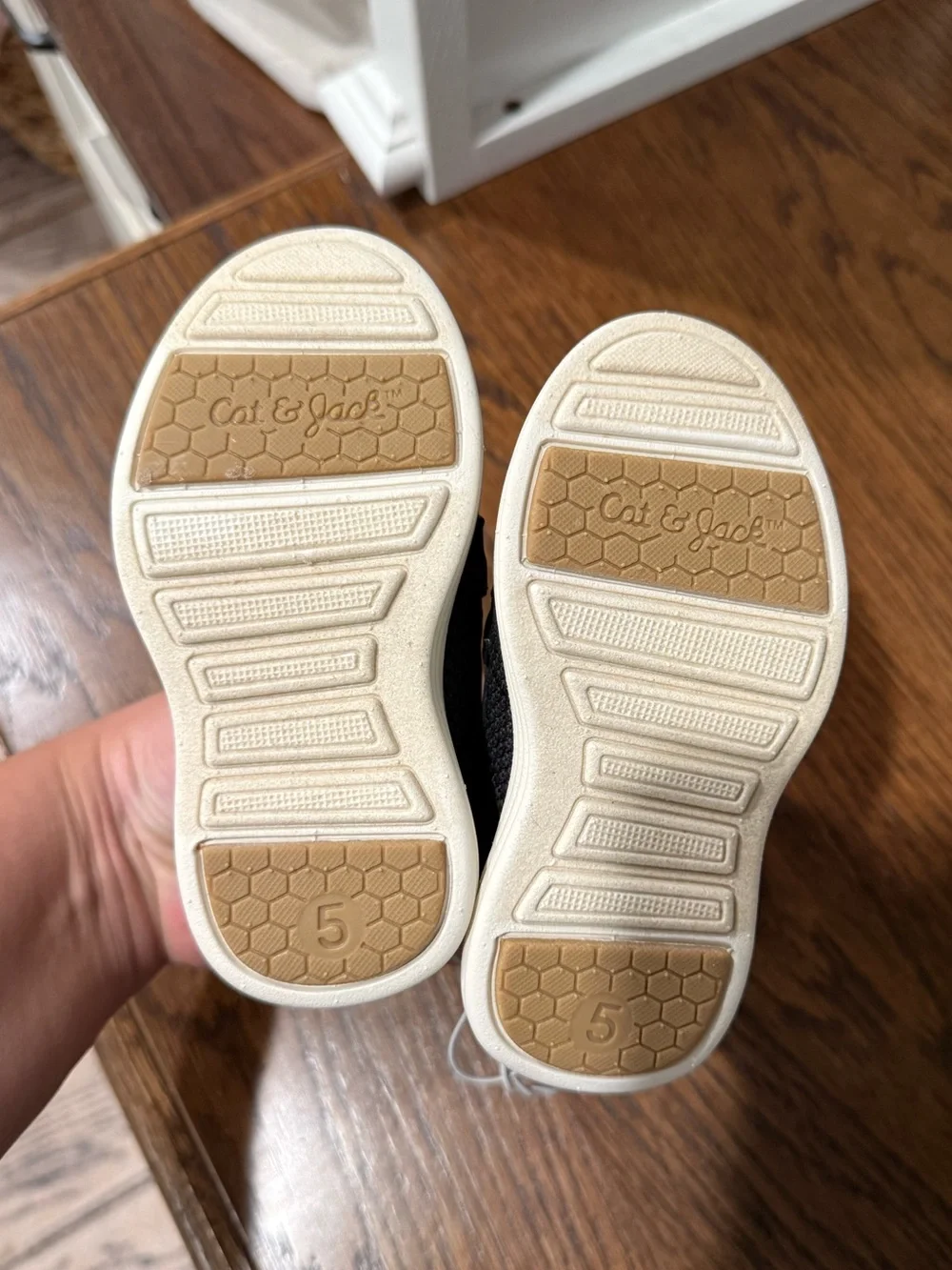 •Size 5 Cat and Jack Boys Shoes•